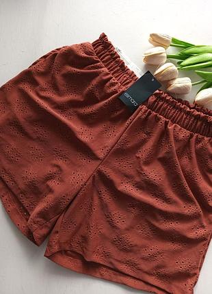 Фирменные шорты