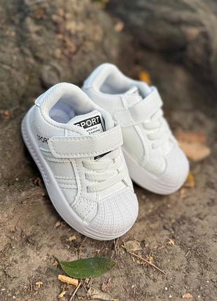 Детские кроссовки белые противоударный носочек на липучке базовые для мальчиков для девочек