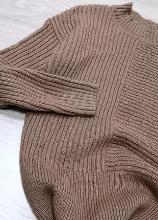 Тёплый шерстяной свитер цвета капучино в рубчик ворот стойка5 фото