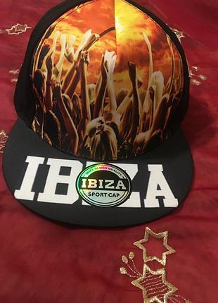 Кепка-бейсболка