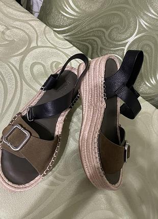 Босоніжки шкіряні 38 розмір