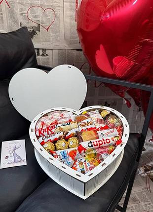 Подарунковий набір зі смаколиків кіндер