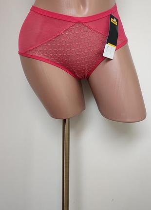 Фирменные коралловые трусики сеточкой.