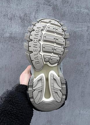 Track grey/white 9