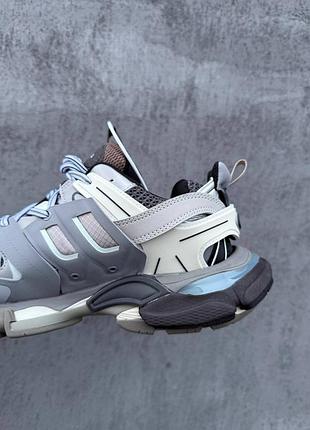 Track grey/white 6