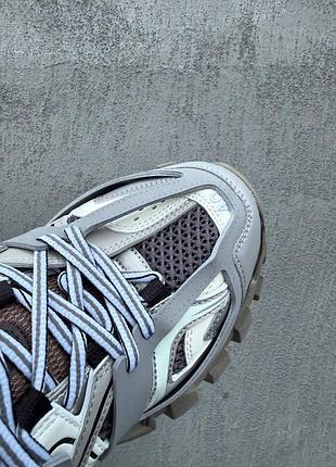 Track grey/white 7
