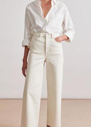 Світлі джинсові брюки