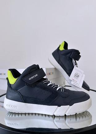 Якісні стильні кросівки на липучках geox