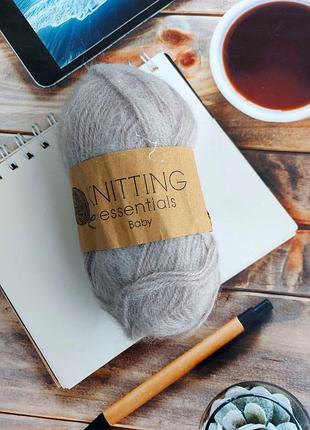 Мягкая акриловая пряжа бежевого цвета