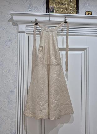 Красива вечірня сукня