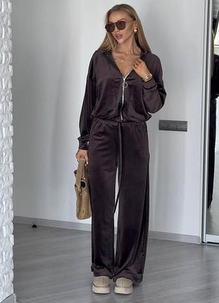 Стильний та комфортний жіночий костюм із мʼякого велюру
