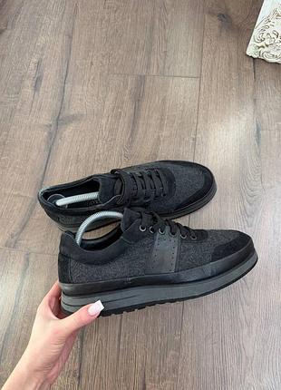 Мужские черные классические кроссовки
