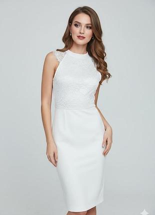 Изысканное платье с кружевом
