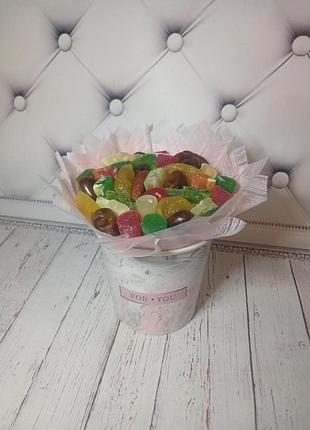 Стаканчик с сухофруктами