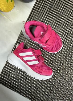 Оригінальні кросівки adidas