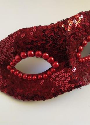 Карнавальна маска червона1 фото