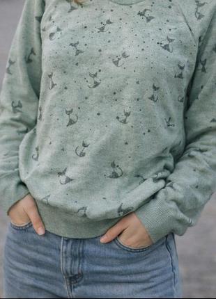 Зелена блискуча кофтинка