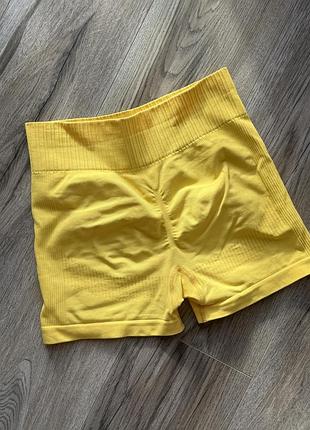 Спортивні шорти розмір s