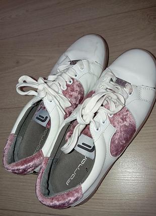 Кросівки розмір 40,б/у в хорошому стані