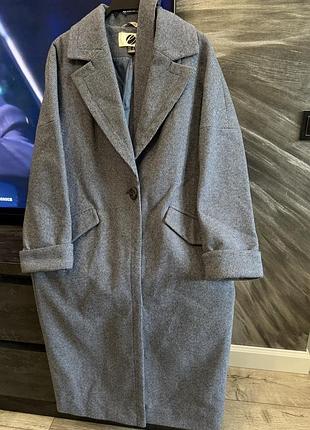 Жіноче пальто під пояс