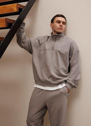 Стильний чоловічий костюм, спортивний костюм у сірому кольорі, джогери та світшот із замком