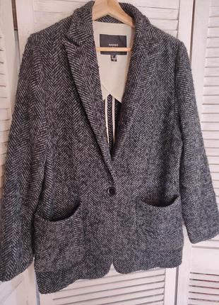 Фірмове пальто / жакет