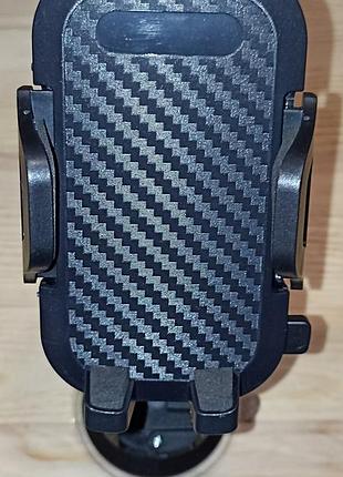 Держатель телефона в авто.