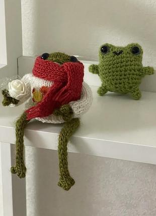 Вʼязані жабки