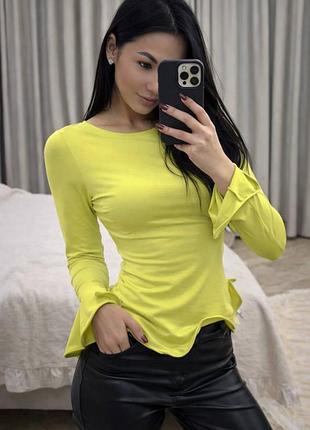 Яркий асимметричный лонгслив