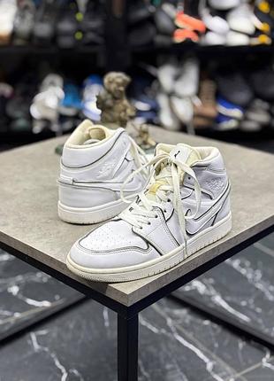 Кросівки nike air jordan 1 mid iridescent reflective white
