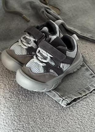 Стильні кросівки на хлопчика