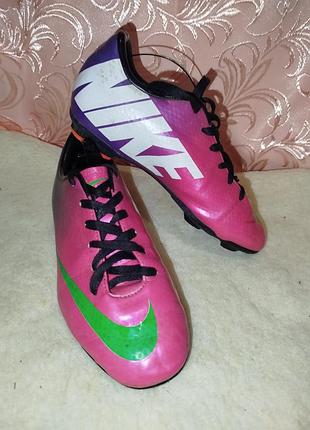 Це футбольні бутси серії nike mercurial, а саме модель mercurial vapor ix .