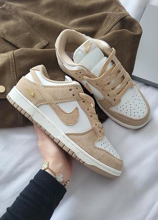 Розкішні жіночі кросівки nike w dunk low sail malt metallic gold бежеві