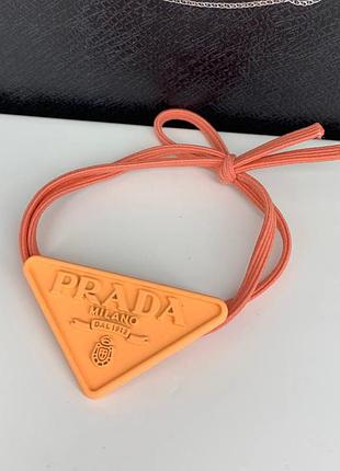 Брендовий гумка для волосся прада prada помаранчева з трикутником логотипом