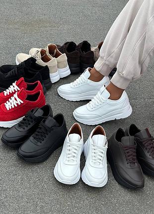 Женские кожаные кроссовки в цветах