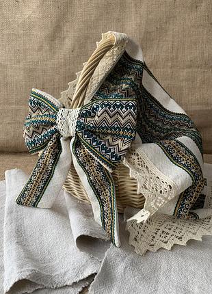 Пасхальний декор в українському стилі на кошик