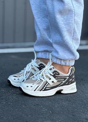 Жіночі кросівки білі з бежевим дуже стильні весняні