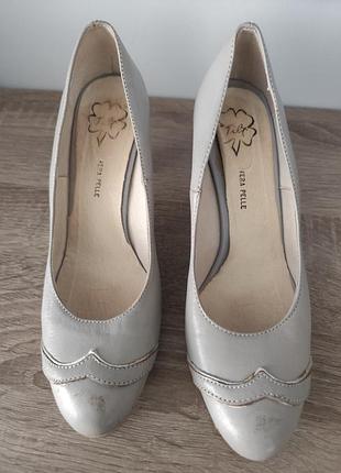 Жіночі туфлі vera pelle