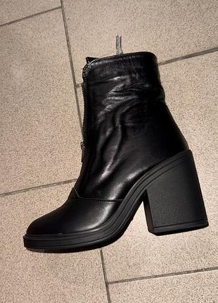 Чоботи шкіряні