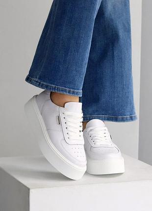 Стильные, локанические женские кеды