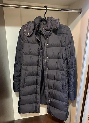 Довгий стьобаний пуховик темно-синього кольору з капюшоном j.crew,