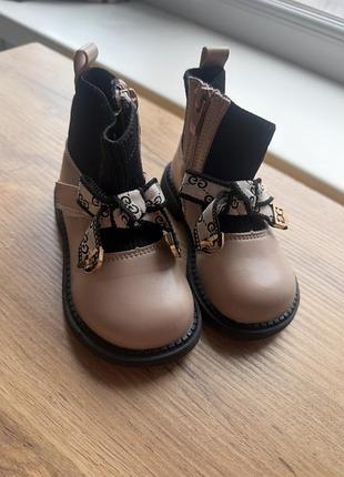 Стильні демісезонні черевики для дівчинки 13,5см 22 розмір