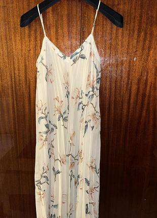 Ніжна плісирована сукня-міді mango з квітковим принтом