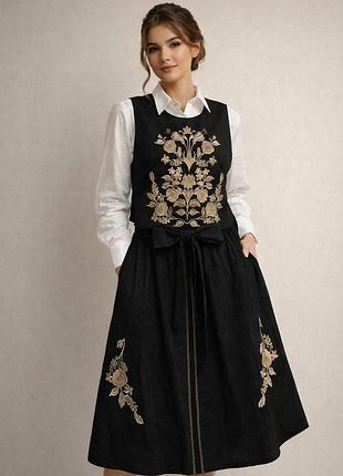 Костюм вышит в украинском стиле жилет+ юбка