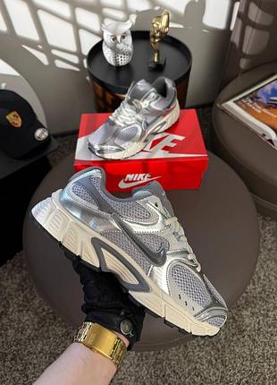 Жіночі кросівки nike v5 rnr grey beige metallic