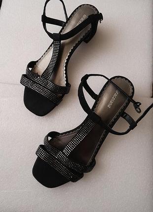 Босоножки женские