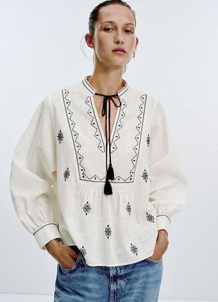 Блуза з вишивкою від zara
