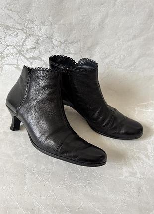 Шкіряні ботільони