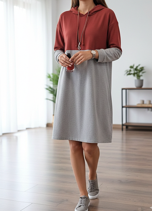 Стильное платье-худи в стиле color-block