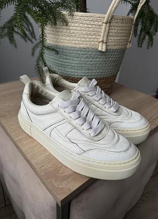 Молочні шкіряні кеди від massimo dutti 38р.